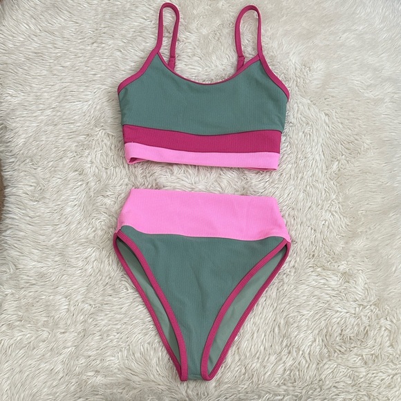 ✨SOLD✨Beach Riot Core Collection In Sage Bloom Colorblock - Picture 4 of 10